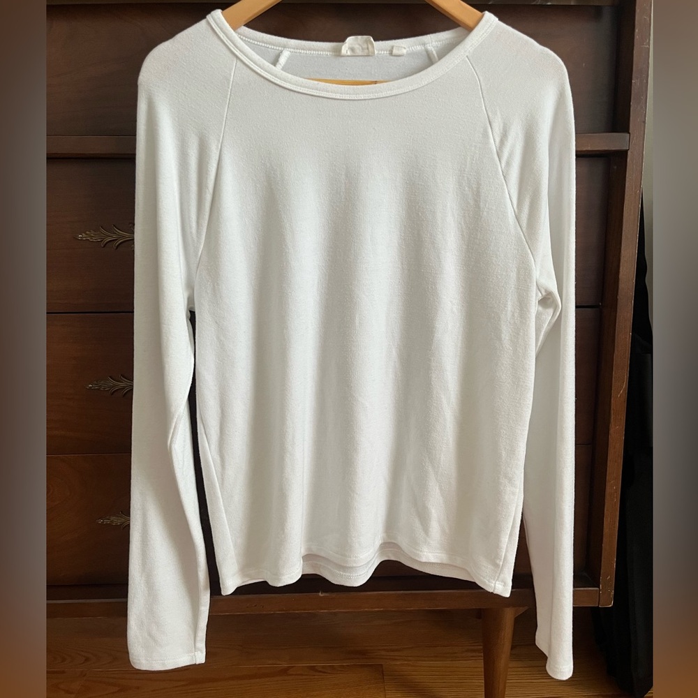 Aritzia Wilfred Classic White Long Sleeve Raglan Top